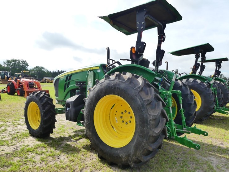 2023-john-deere-5105m-image-4