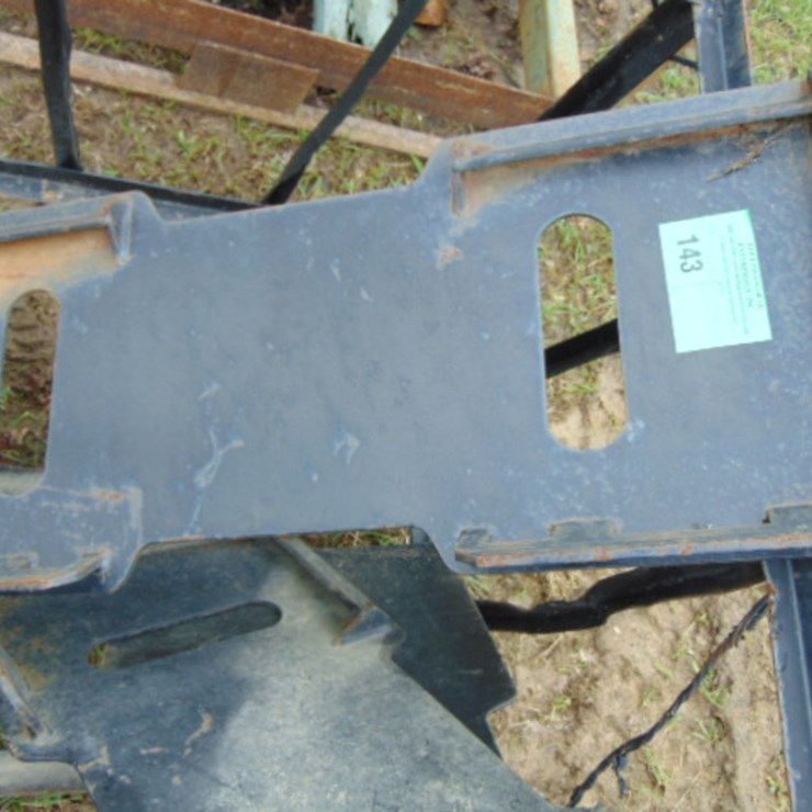SKID STEER QUICK ATTACH PLATE