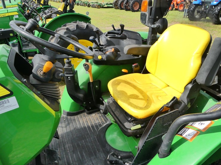 2024-john-deere-5120m-image-10