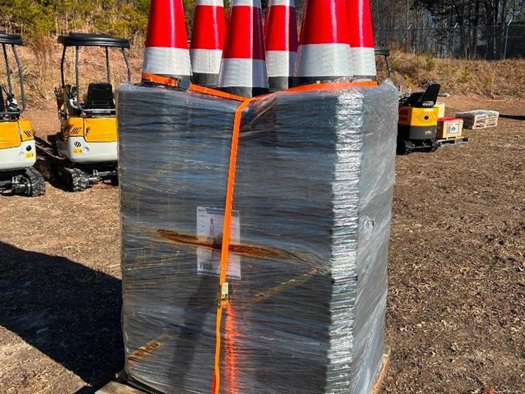 #4125-•-unused-traffic-cones-image-3