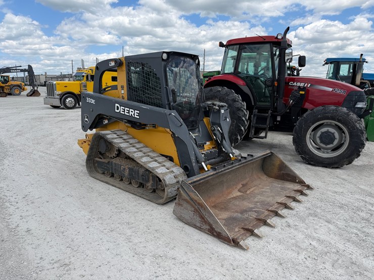 deere-333e-image-1