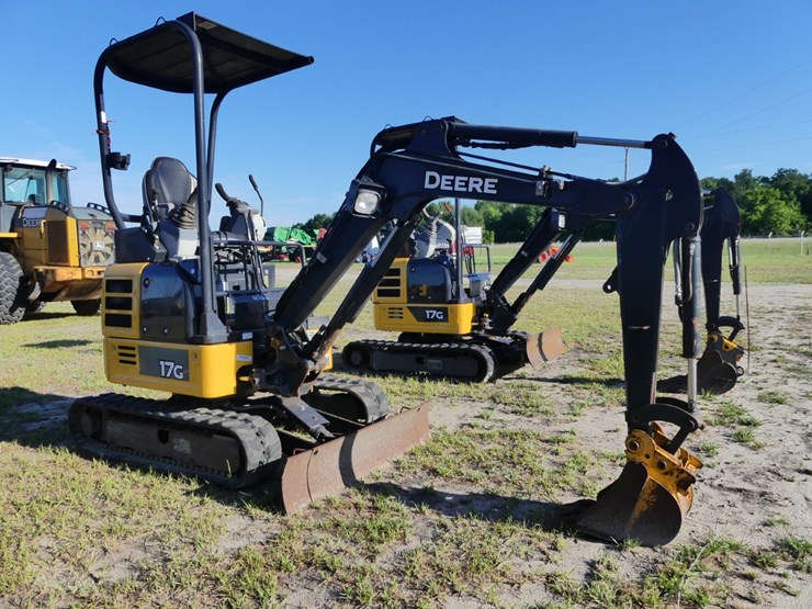 2018-deere-17g-image-2