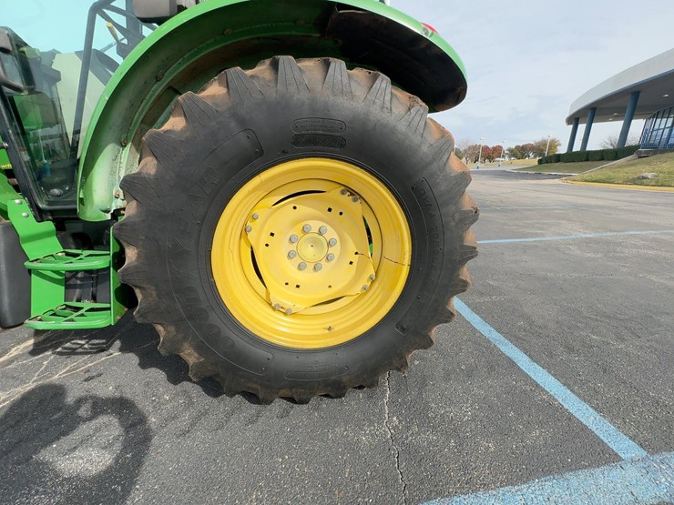 2011-john-deere-5095m-image-17