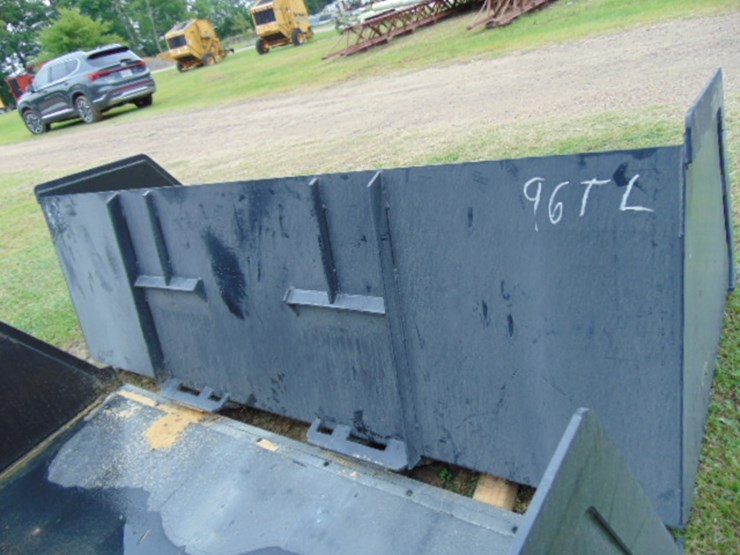 96"-quick-attach-turkey-litter-bucket-image-2