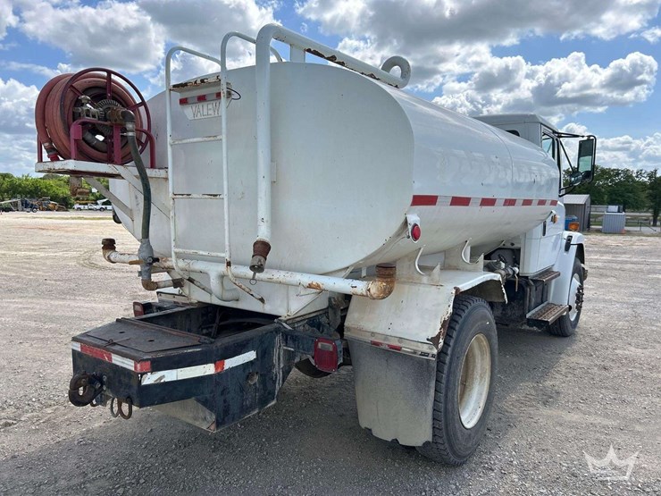 2004-freightliner-fl70-image-3