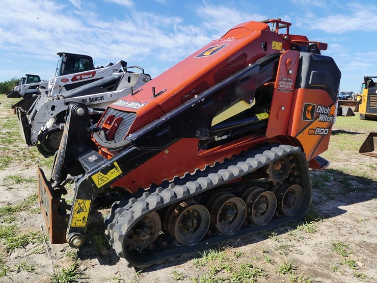 2021-ditch-witch-sk800-image-1