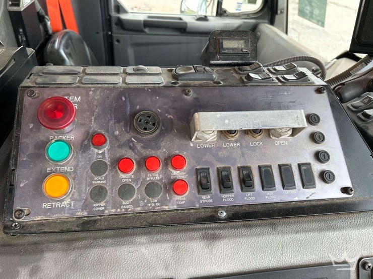 2019-peterbilt-520-image-16