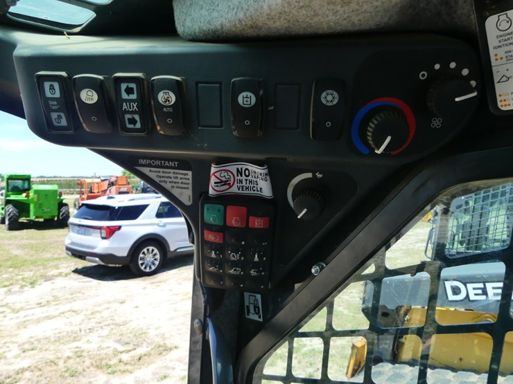 2020-deere-333g-image-15
