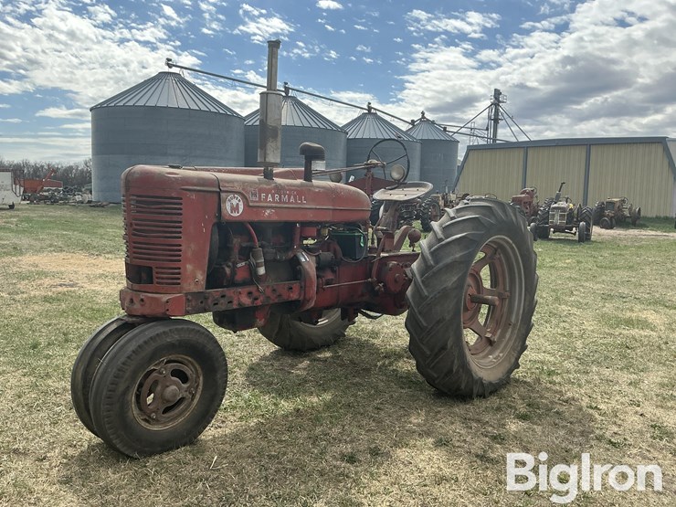 1952-farmall-super-m-2wd-tractor-image-1