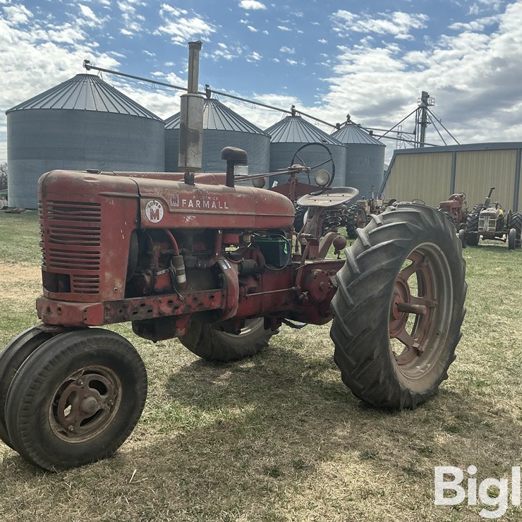 1952 Farmall Super M 2WD Tractor