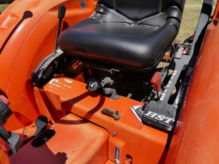 2014-kubota-l3901-image-11