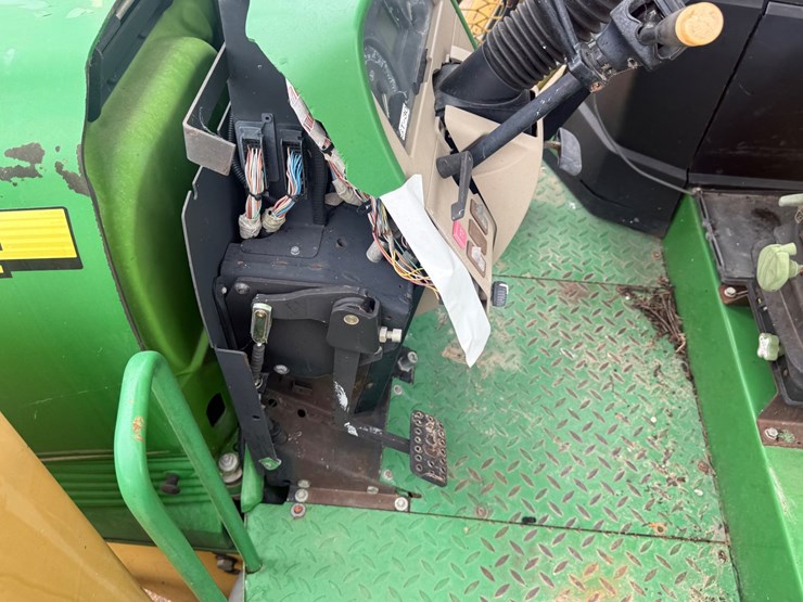 john-deere-6215-image-31