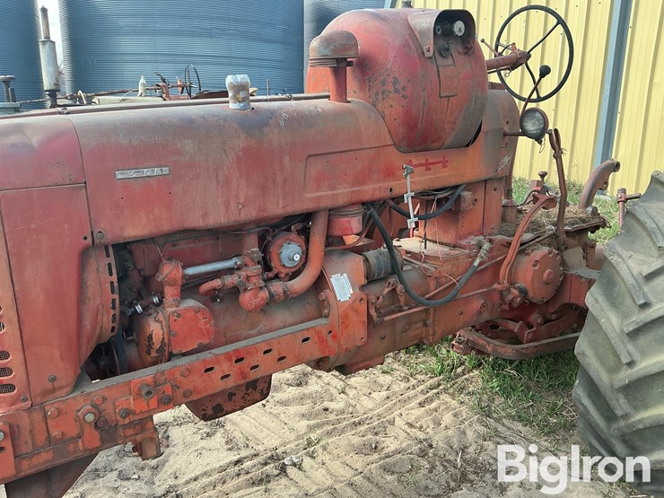 1955-farmall-400-2wd-tractor-image-15