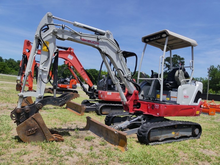 2020-takeuchi-tb225-image-1