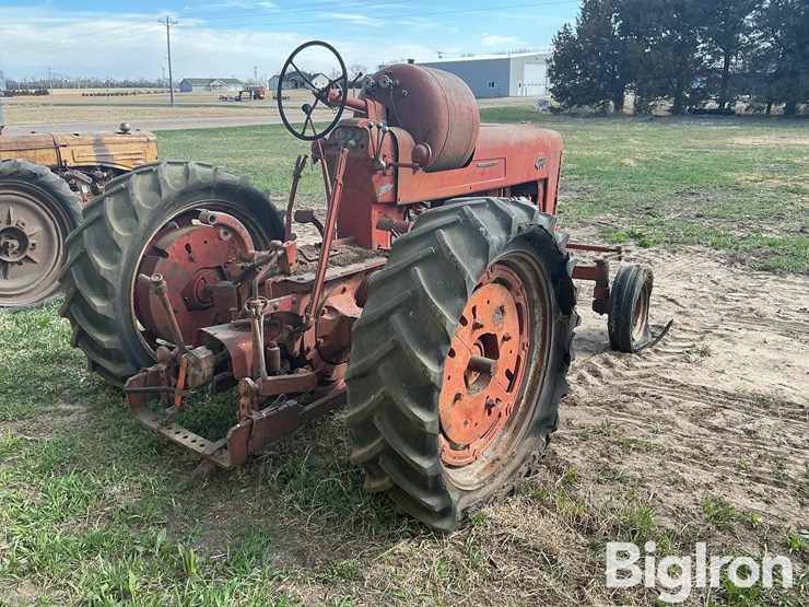 1955-farmall-400-2wd-tractor-image-5
