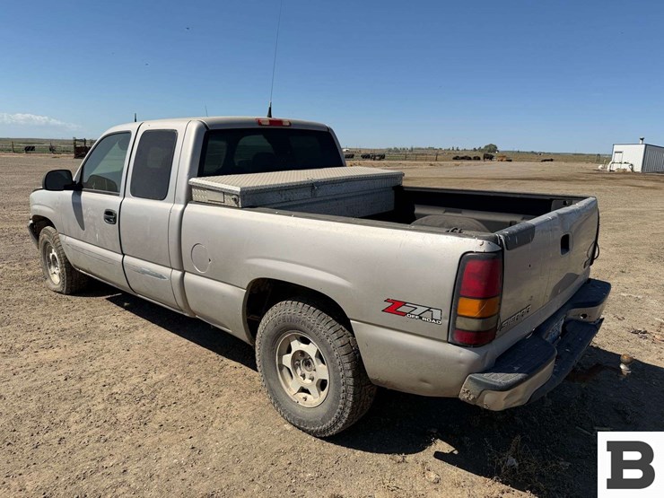 2004-gmc-sierra-1500-image-2