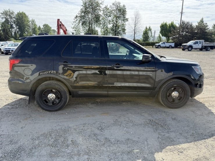 2018-ford-explorer-image-3