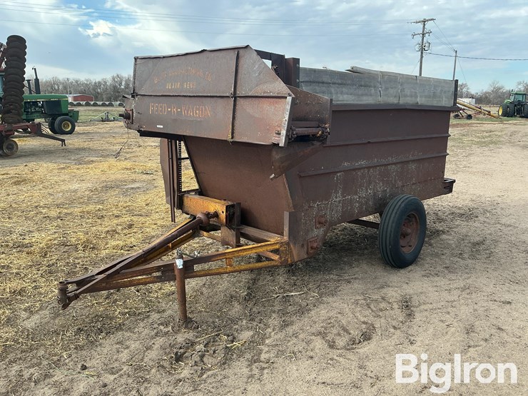 kelly-ryan-feed-wagon-image-1