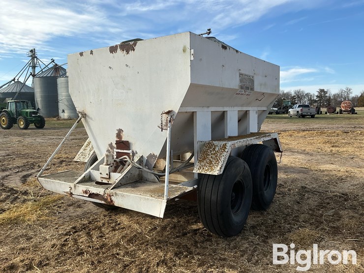 piester-dry-fertilizer-spreader-image-5
