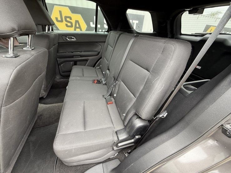 2017-ford-explorer-image-21