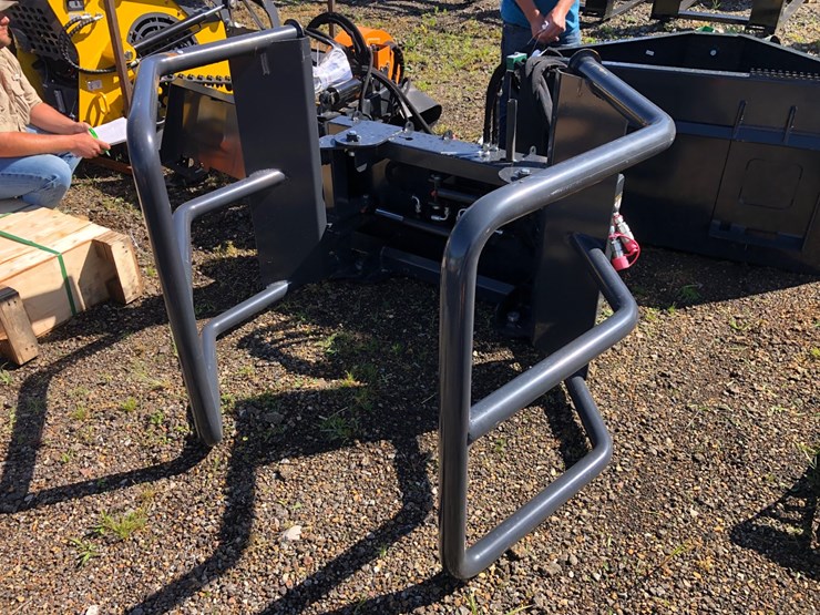 #49-•-skid-steer-hydraulic-bale-grapple-squeeze-image-2