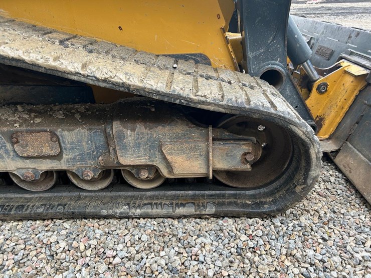 2021-deere-331g-image-14
