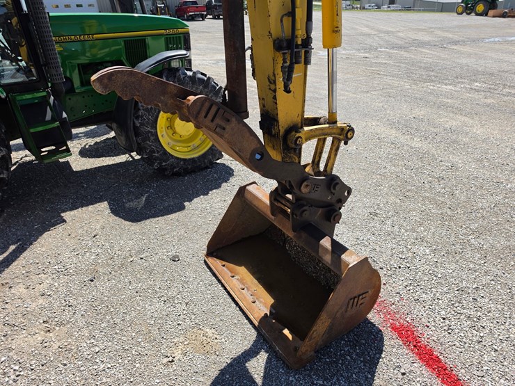 2013-komatsu-pc88mr-8-image-24