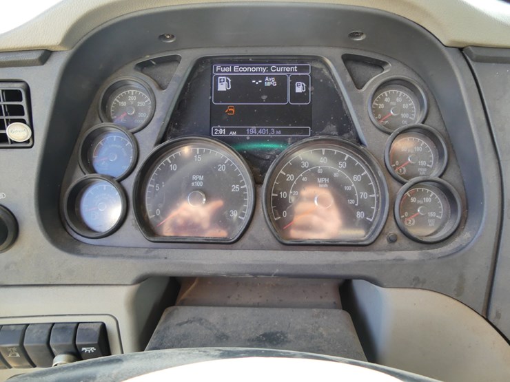 2019-peterbilt-579-image-18