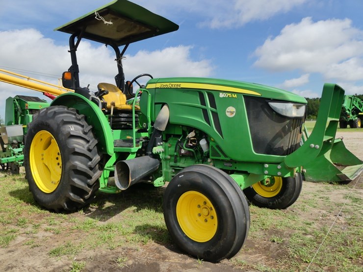 2018-john-deere-5075m-image-1