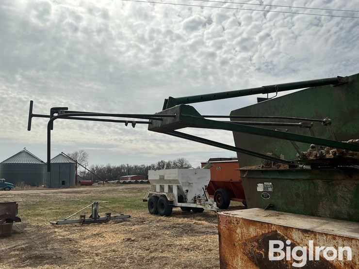 henke-h12a-feed-wagon-image-15