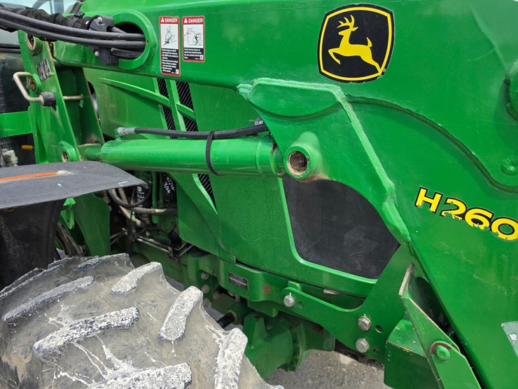2013-john-deere-6140d-image-8