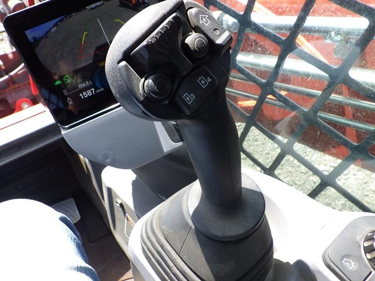 kubota-svl75-3-image-25