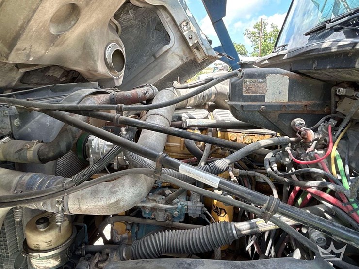2001-freightliner-fl112-image-8