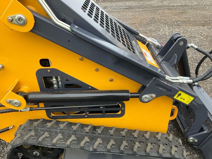 #1008-•-unused-2025-zjz-380-mini-skid-steer-loader-image-15