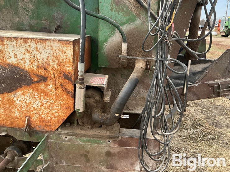 henke-h12a-feed-wagon-image-13