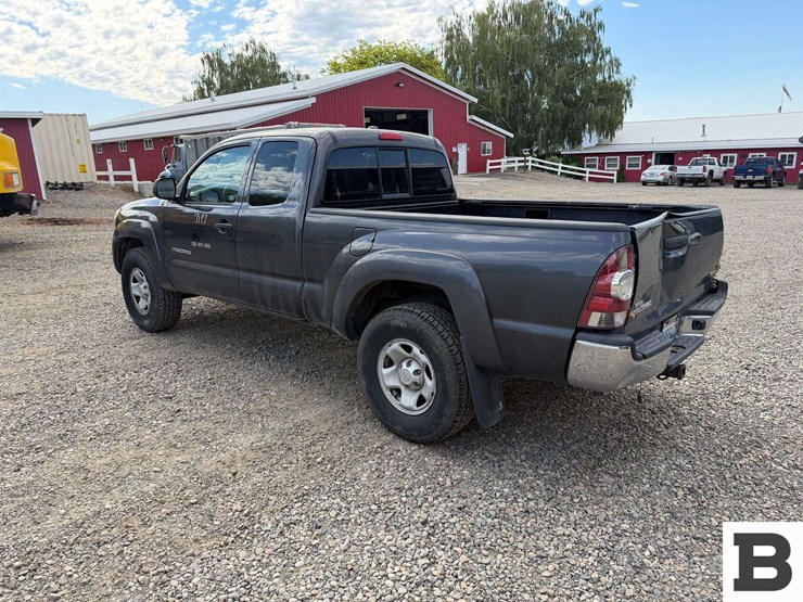 2010-toyota-tacoma-image-3