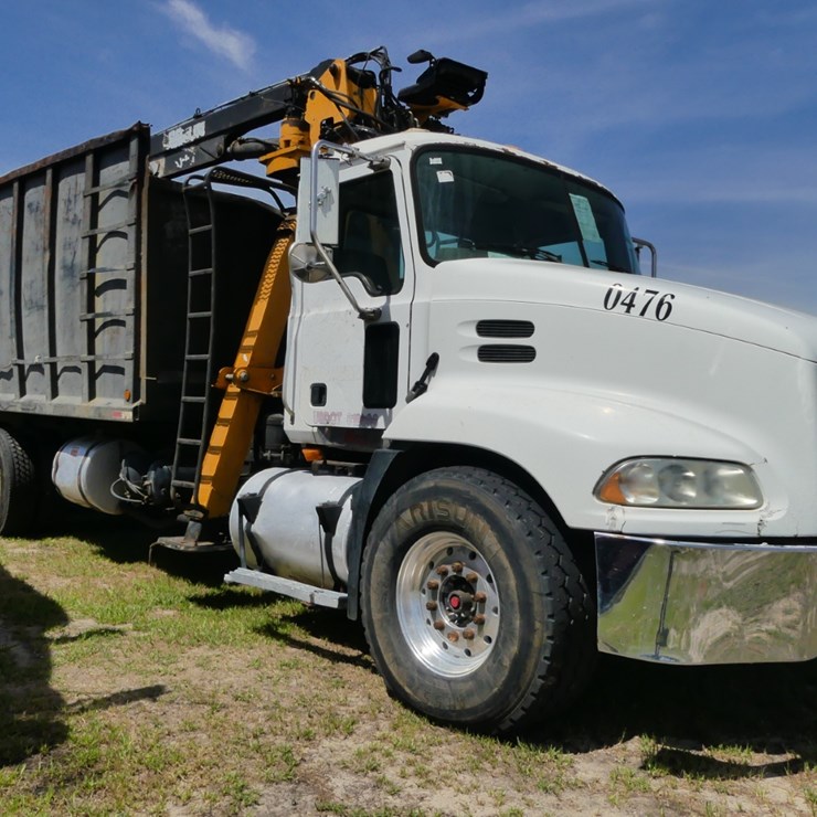 2001 Mack Grapple Truck