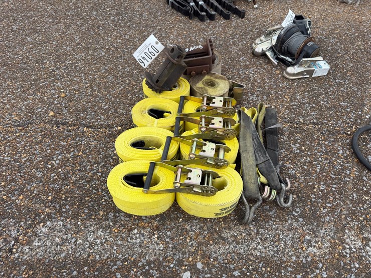 #9046-•-lot-of-ratchet-straps-image-2