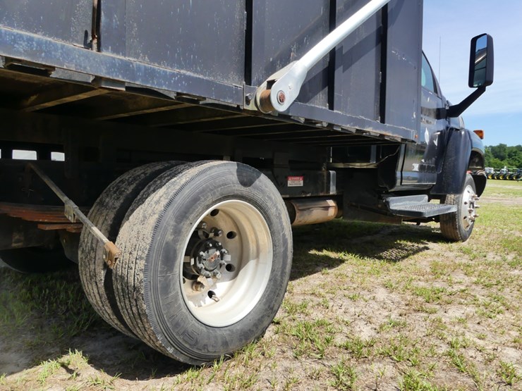 2005-gmc-c5500-image-7