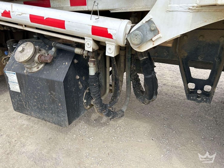 2019-peterbilt-520-image-26