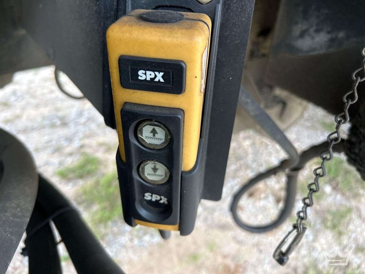 2019-peterbilt-520-image-22