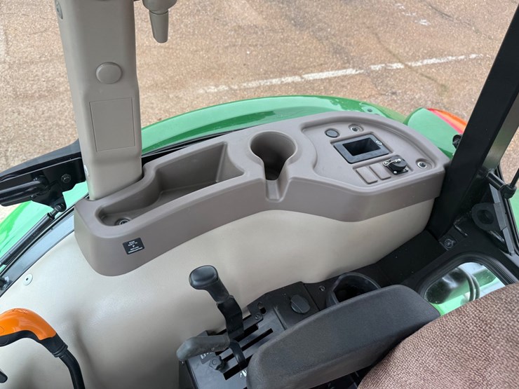 john-deere-5055e-image-42