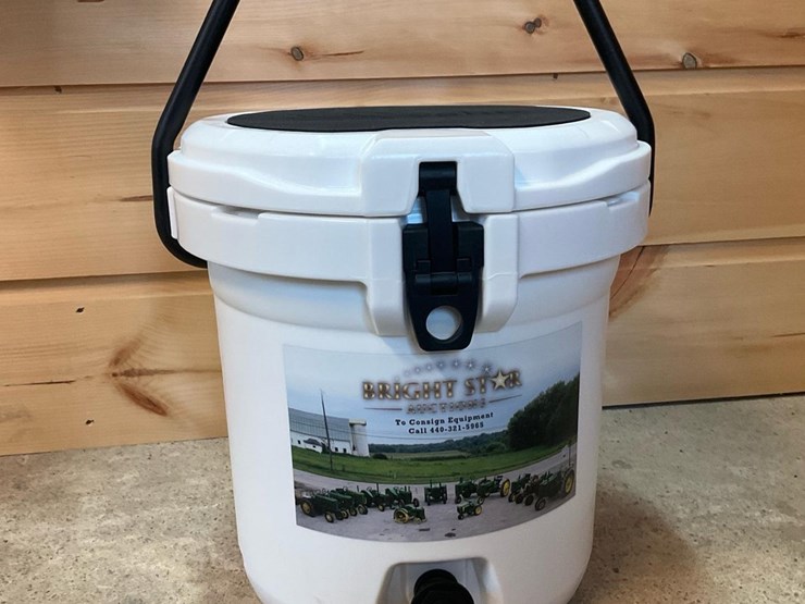 #91-•-5-gallon-white-insulated-beverage-cooler-jug-with-spigot-image-1