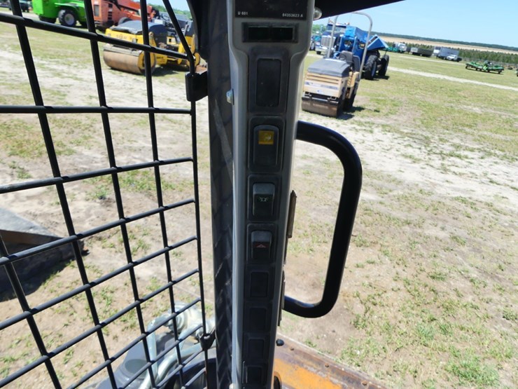2018-new-holland-c232-image-16