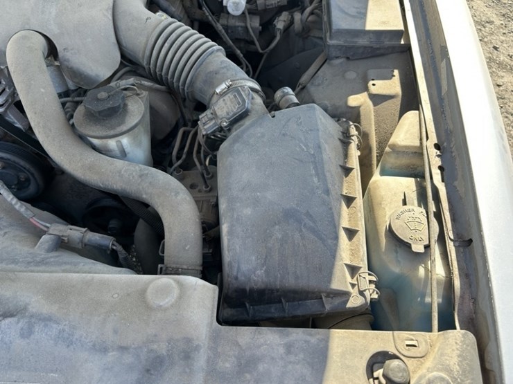 2001-ford-crown-victoria-sedan-image-32