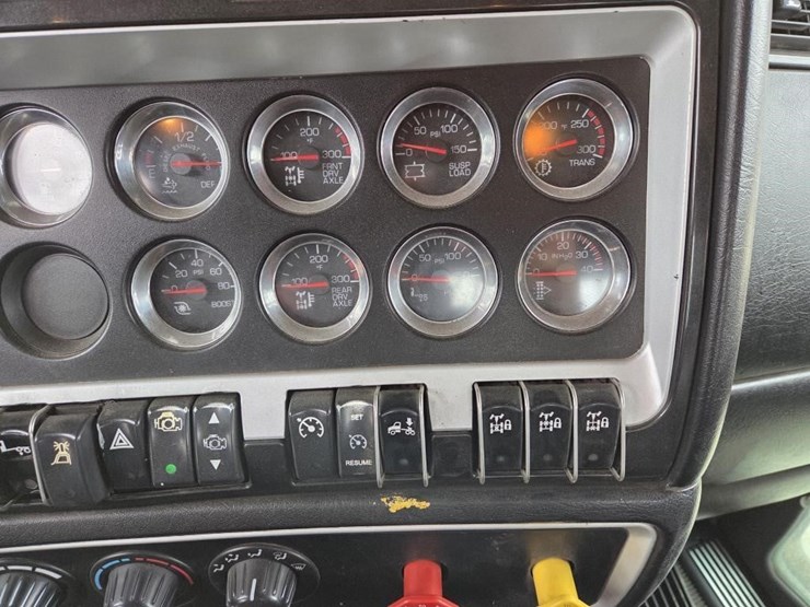 2012-kenworth-t800-image-19