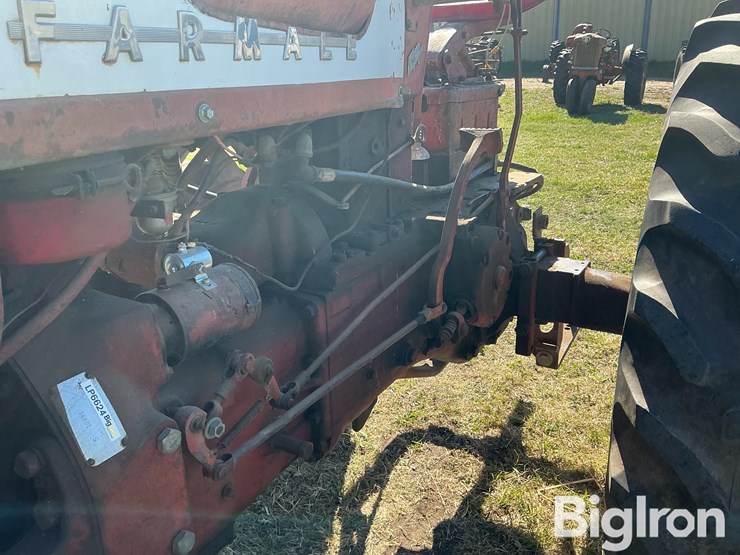 1955-farmall-400-2wd-tractor-image-16
