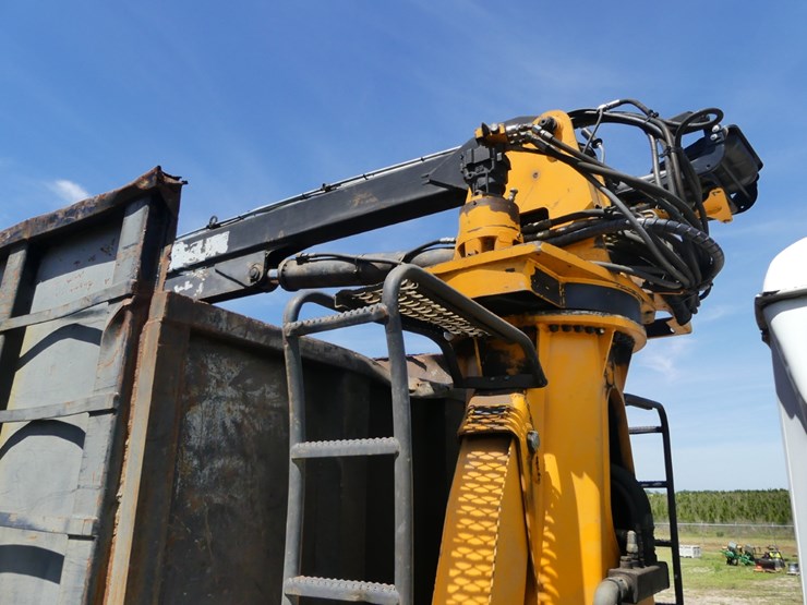 2001-mack-grapple-truck-image-9