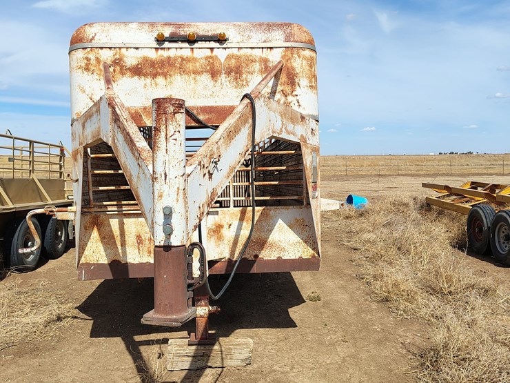1995-gooseneck-6'8"x24'-livestock-trailer-image-5