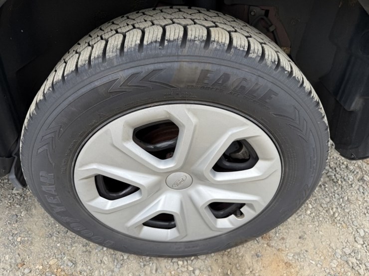 2017-ford-explorer-image-17
